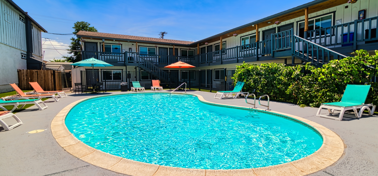 SOAK UP THE SOUTHERN CALIFORNIA SUN RELAX IN COMFORT IN OUR OUTDOOR POOL